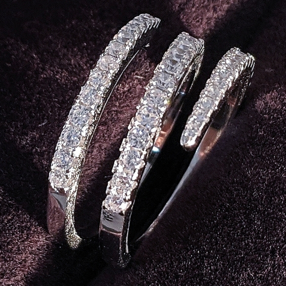 Elegant Three Circle Design Diamond Ring - Picture 3 of 4